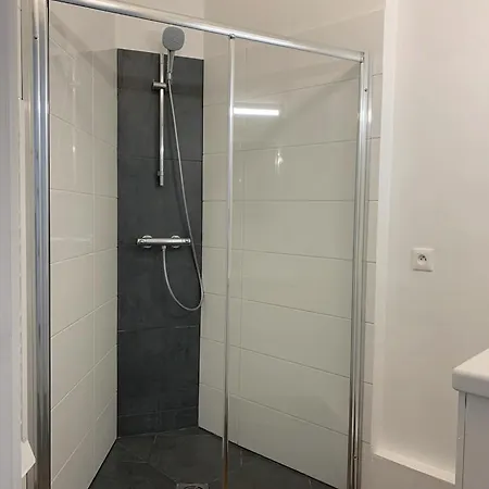 Apartment 2 Avec Parking, Proche Metro Lille