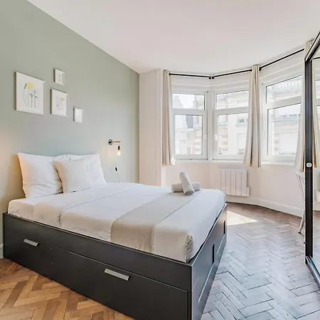 2 Avec Parking, Proche Metro Apartmán