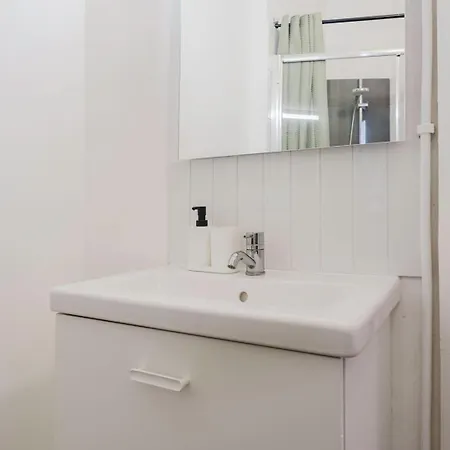 2 Avec Parking, Proche Metro *