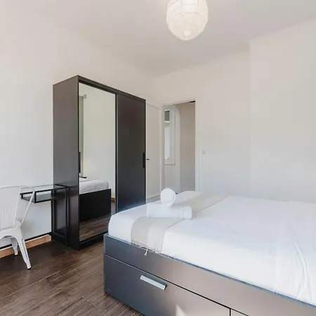 Appartement 2 Avec Parking, Proche Metro